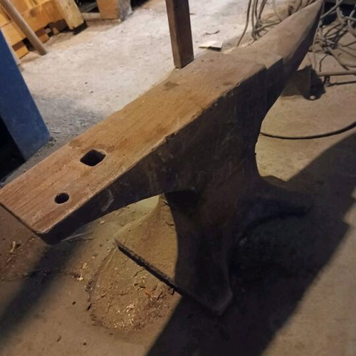 Swedish heavy-duty anvil 88kg in very good condition, collectible