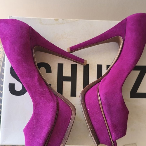 Schutz suede pumps magenta size 40 used