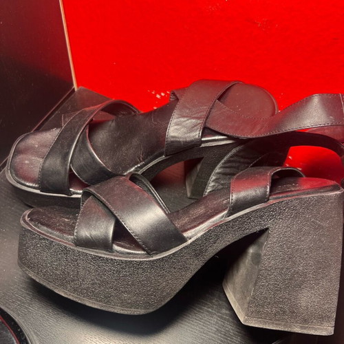 Tsakiris Mallas leather sandals size 39 like new, black