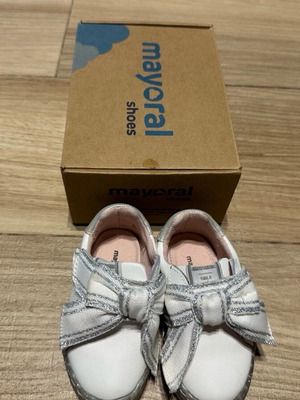 Παιδικά παπούτσια Mayoral νούμερο 19, σαν καινούργια