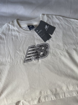 New Balance Cropped Oversized T-Shirt, black and white, size L