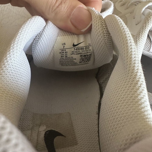 Nike athletic shoes used, size 40, black and white