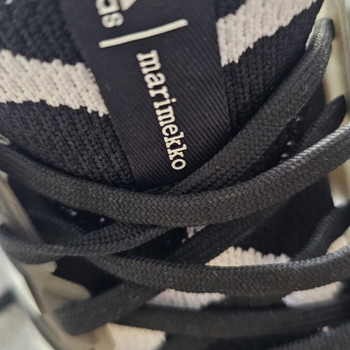 Adidas athletic shoes new, size 39, black and white
