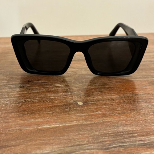 Prada sunglasses like new, black