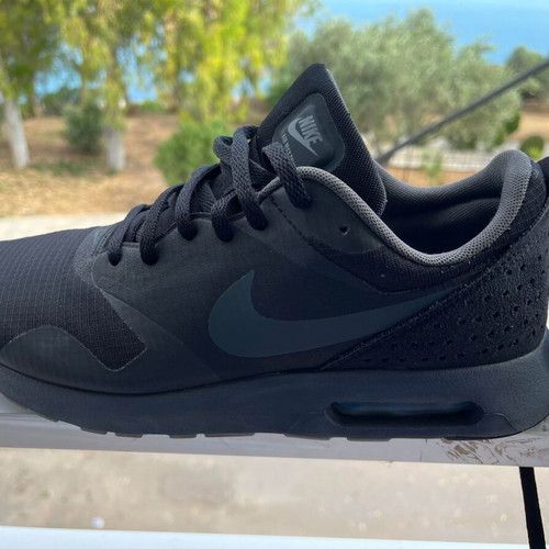 Nike Air Max Tavas sneakers size 42, black