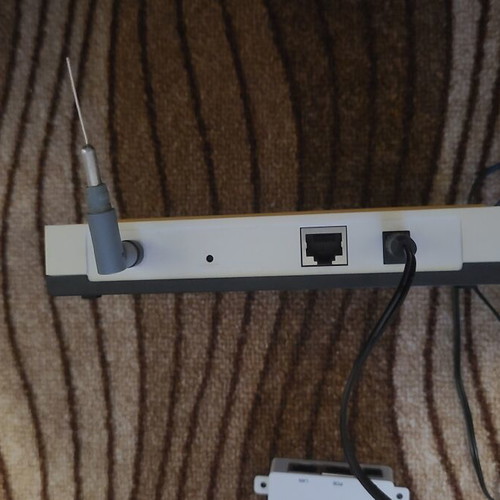 Access Point TP-Link TL-WA5110G used with PoE injector and antenna