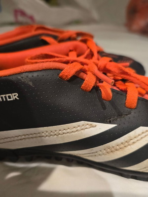 Αθλητικά παπούτσια ποδοσφαίρου Adidas μεταχειρισμένα, νούμερο 36, δερμάτινα με σχάρα