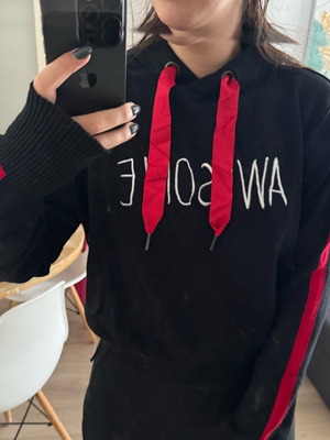 Awesome hoodie sweatshirt used with red details size L