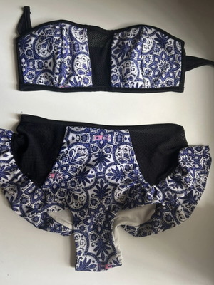 Chic Mess bikini size M like new, black and blue