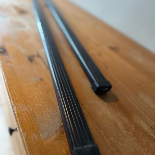 Thule car roof rack used with lock