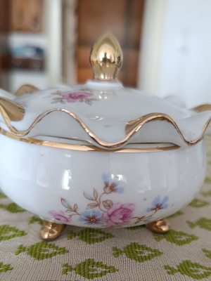 Vintage jewelry box like new made of German porcelain