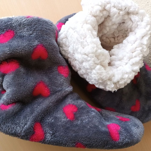 CHILDREN'S SLIPPERS