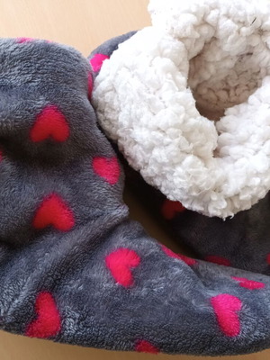 CHILDREN'S SLIPPERS