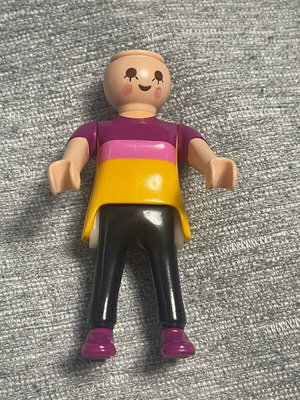 Playmobil woman figure like new, Geobra 92 without hair and vest