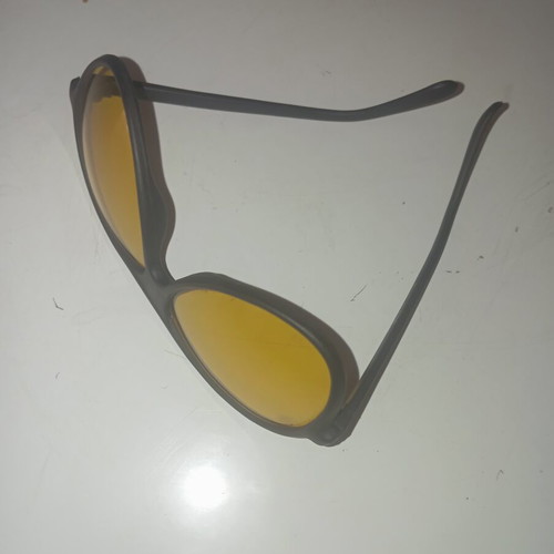 Unisex Night Vision Driving Glasses like new, yellow lens, black frame