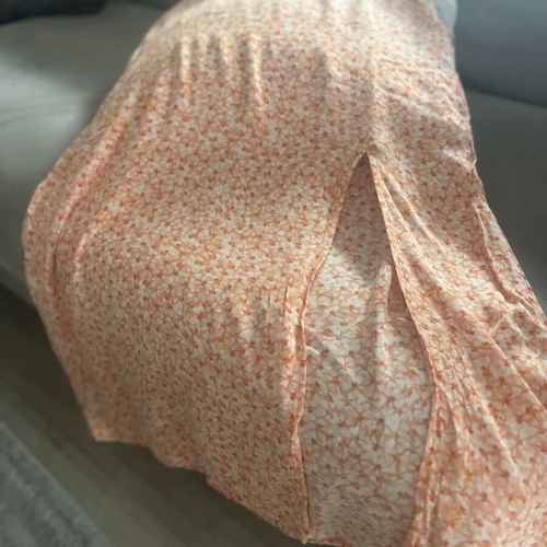 H&M skirt like new, high-waisted with side zipper and front slit