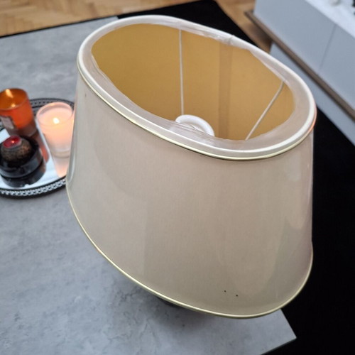 Metal table lamp with oval beige shade
