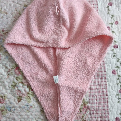 Hair towel pink like new with elastic band