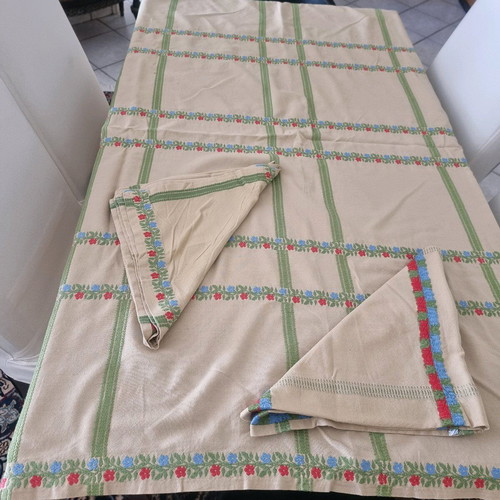 Handmade traditional woven tablecloth like new with 2 napkins