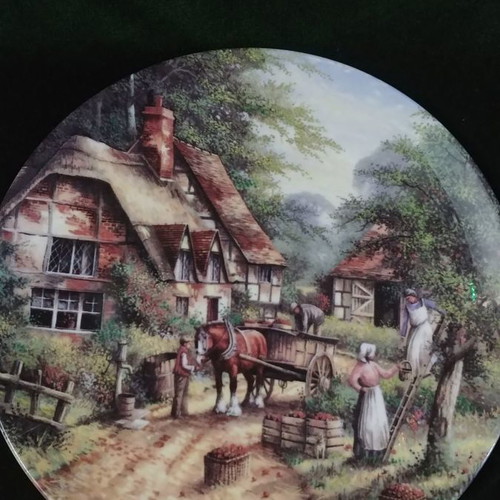 Bradex wall plates set of 4 Wedgwood fine bone china 1992 new