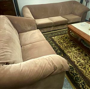 Πωλούνται καναπέδες από βελούδο σε άριστη κατάσταση (3θέσιος, 2θέσιος)