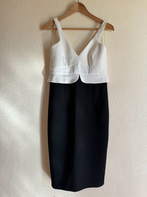 Zara fitted dress new, size Medium, black and white