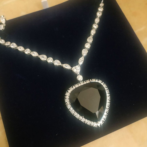 THE JEWEL OF THE TITANIC (THE HEART OF THE OCEAN)