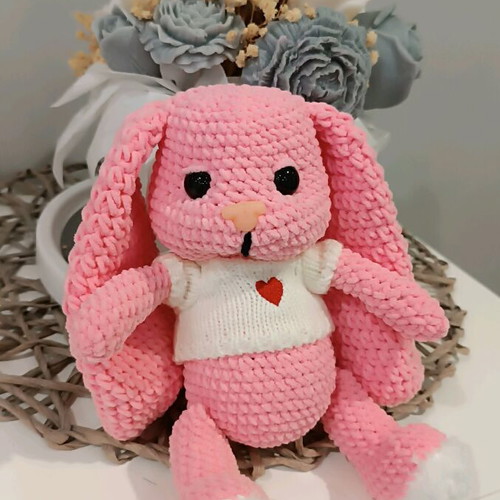 Knitted bunny new with heart blouse and safe eyes