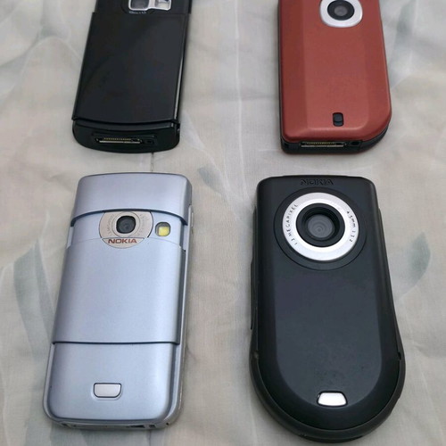Nokia 4 phones like new from collection with leather cases