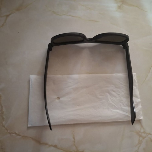 Sunglasses no logo new, black frame with yellow lenses