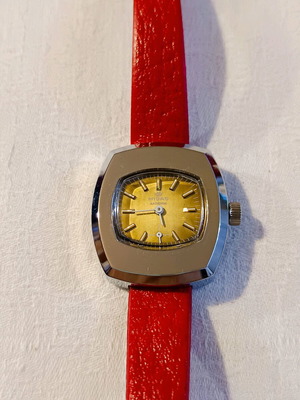 Winding women's watch unused, 32 millimeters size