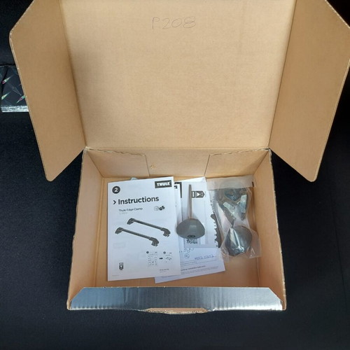 Thule WingBar Edge Roof Bars 95cm with 720500 Bases like new