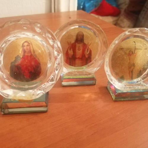Small religious desk icons: Virgin Mary, Jesus, Crucifixion