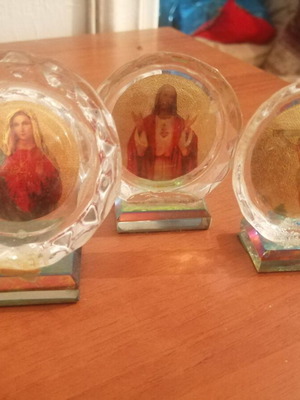 Small religious desk icons: Virgin Mary, Jesus, Crucifixion