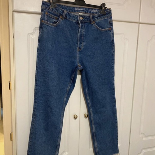 Dark blue jeans W32 like new