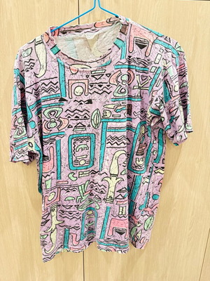 Vintage t-shirt used, colorful, size medium, short sleeve