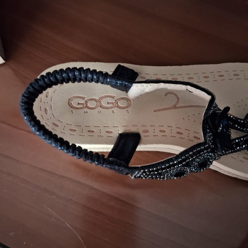 Gogo women's black sandals like new, thong style with strap