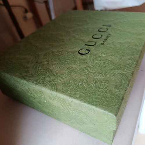 Gucci πράσινο χάρτινο κουτί