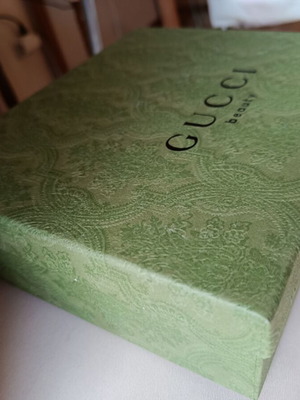 Gucci зелена хартиена кутия