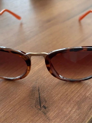 Brown sunglasses