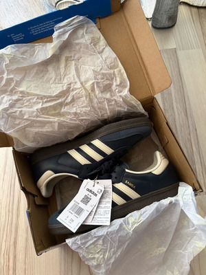 Adidas Samba athletic shoes new, size 38, black-blue