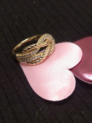 Women's gold ring size 55-56, like new