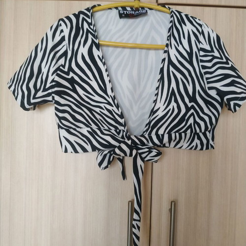 Crop top black and white S in excellent condition