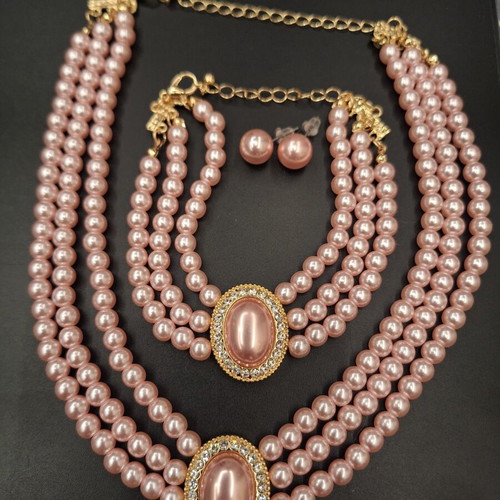 Vintage jewelry set new, elegant pink pearls