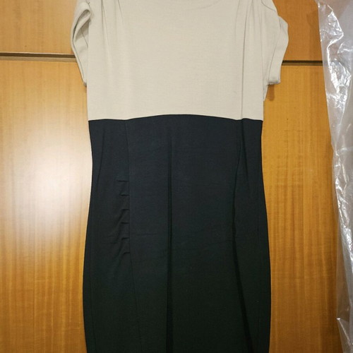 Women's dress with pleats like new, black and beige, size L