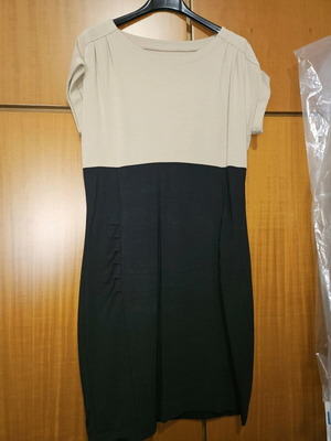 Women's dress with pleats like new, black and beige, size L