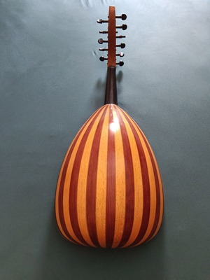 Oud used in very good condition, needs string replacement