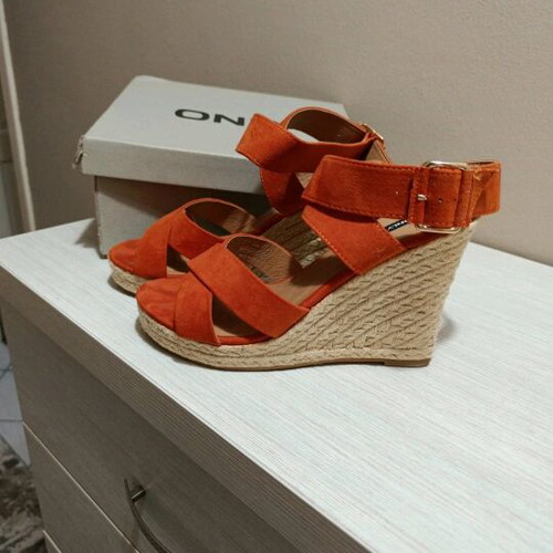 Only orange platform shoes new, size 38