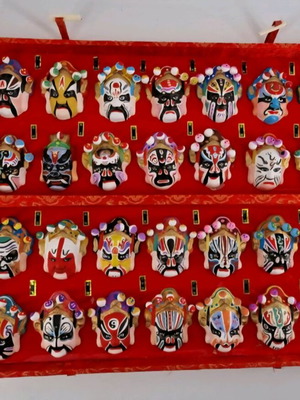 малки китайски оперни порцеланови маски, ръчно рисувани