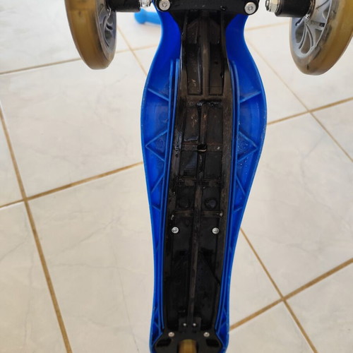 Globber kids scooter used, three-wheeled, blue, for ages 3+